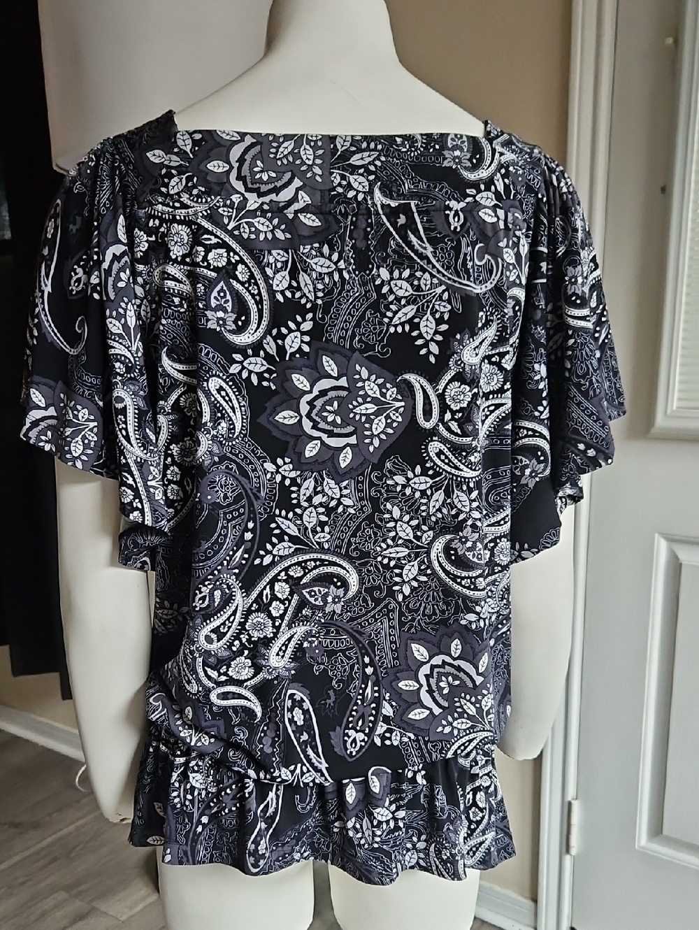 2/$5 APT 9 Paisly Smocked Flowy Sleeve Blouse Size L - Black - Picture 3 of 9
